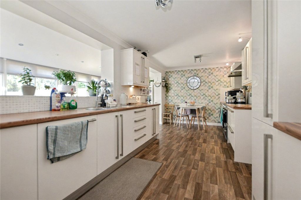 Property photo 3 of 27 Picture No. 16