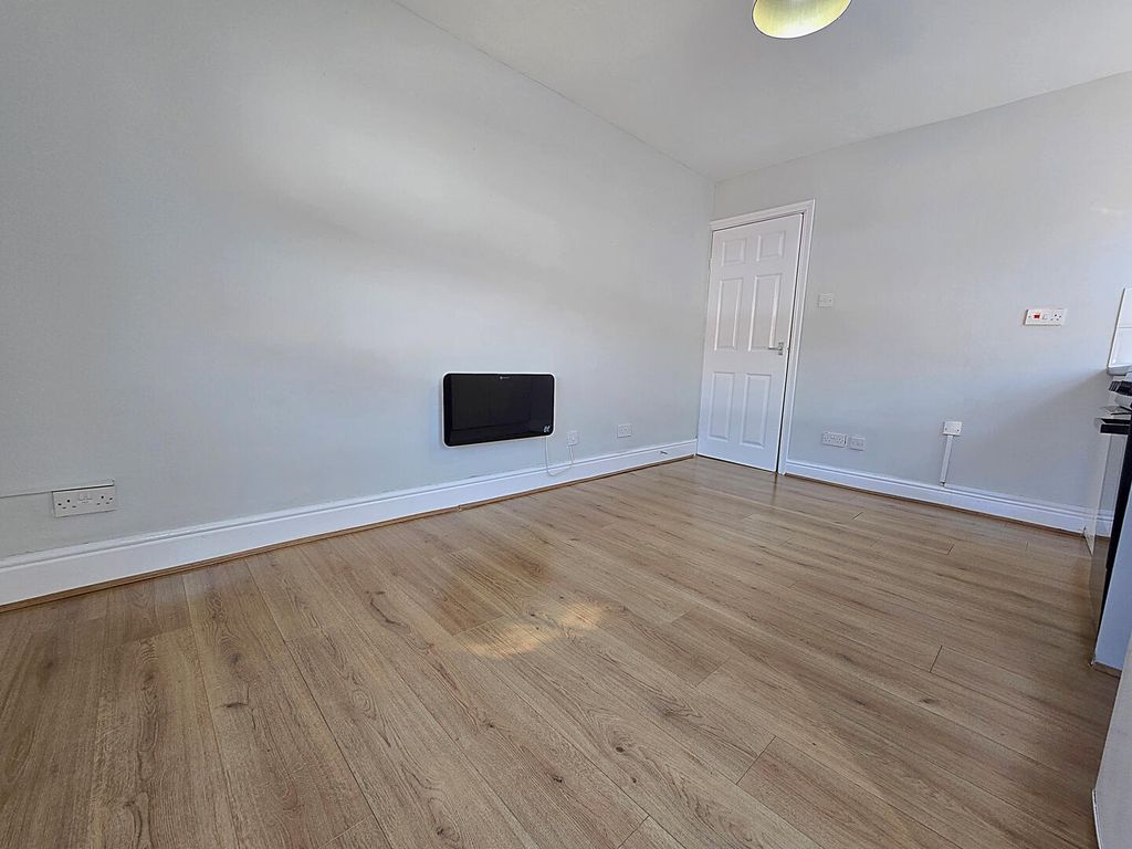 Property photo 3 of 6 Bedroom