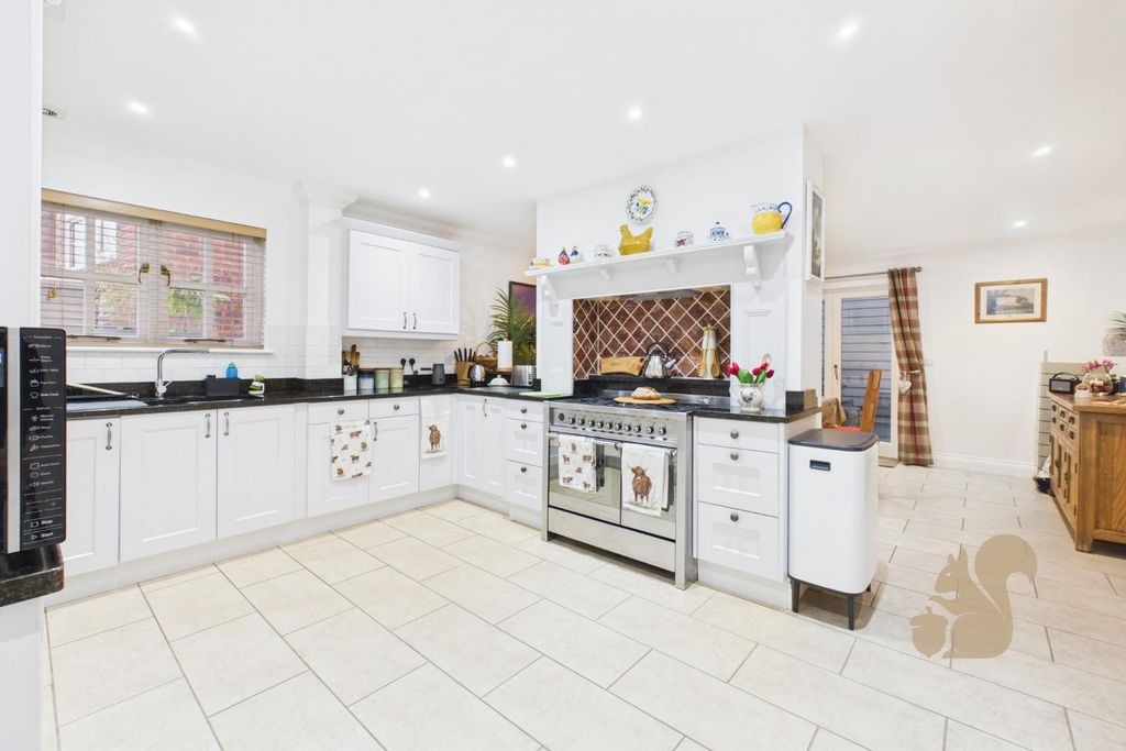 Property photo 3 of 30 Kitchen