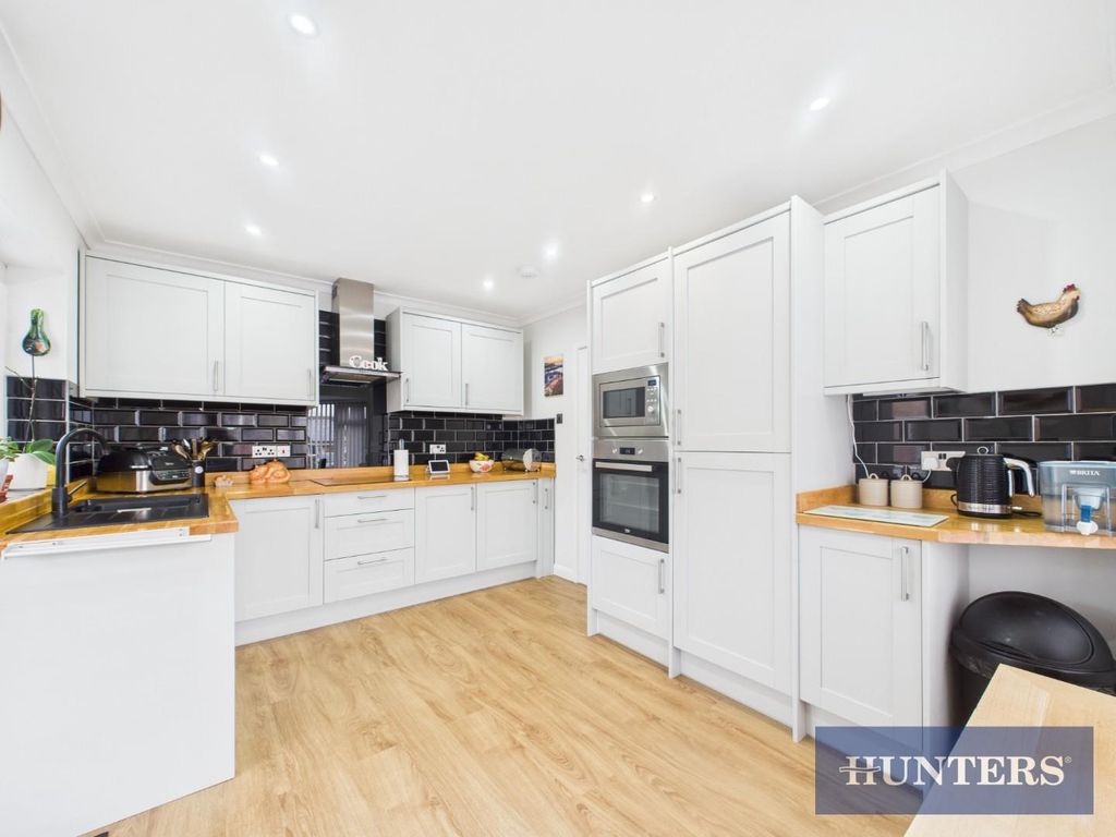 Property photo 2 of 19 Cam01494G0-Pr0488-Still010.Jpg