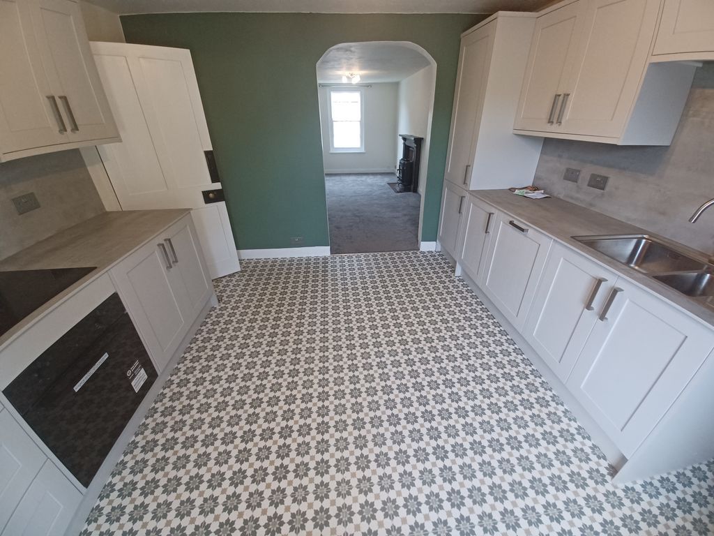 Property photo 3 of 13 Kitchen