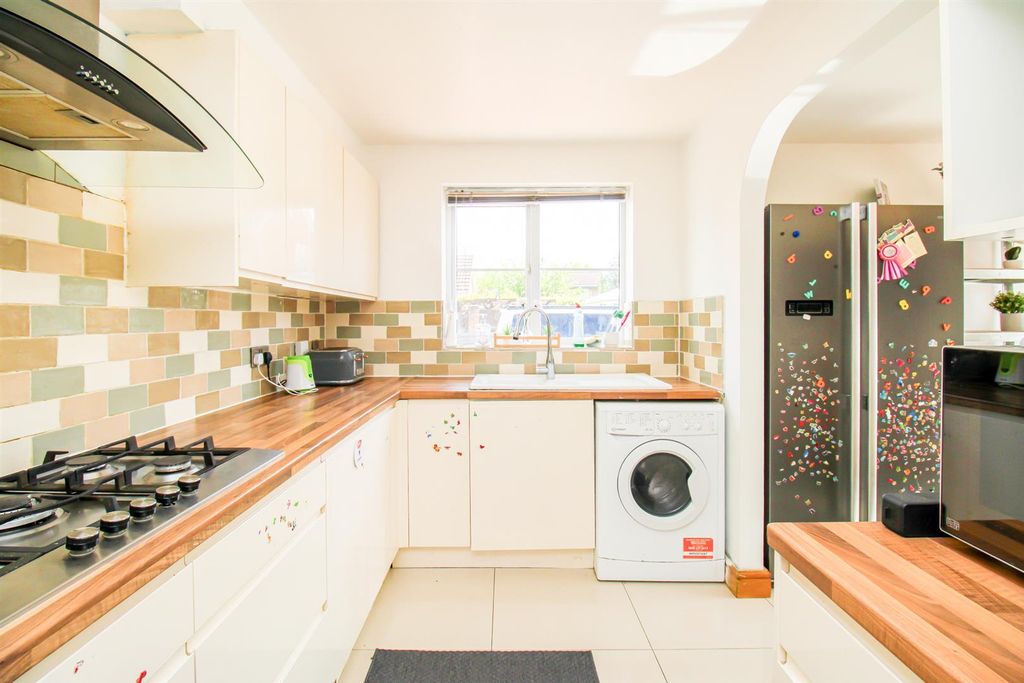 Property photo 2 of 19