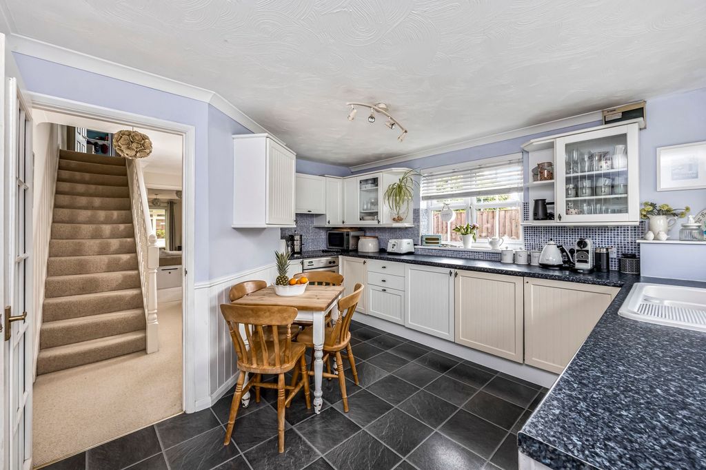 Property photo 2 of 18 Kitchen/Breakfast