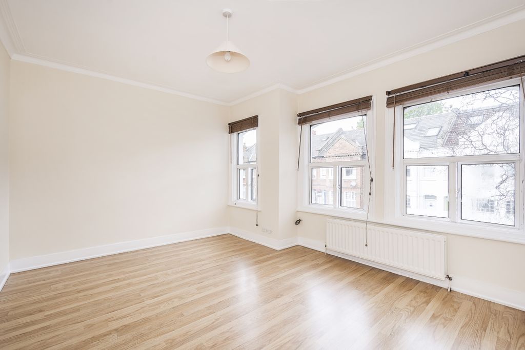 Property photo 3 of 10 Reception 02