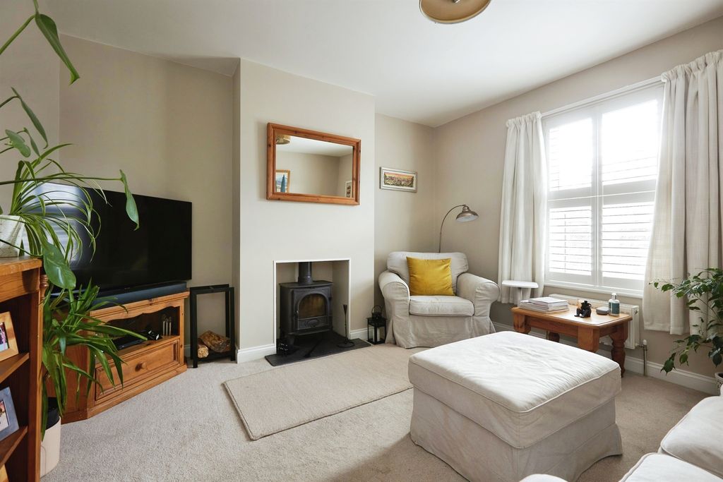 Property photo 2 of 31