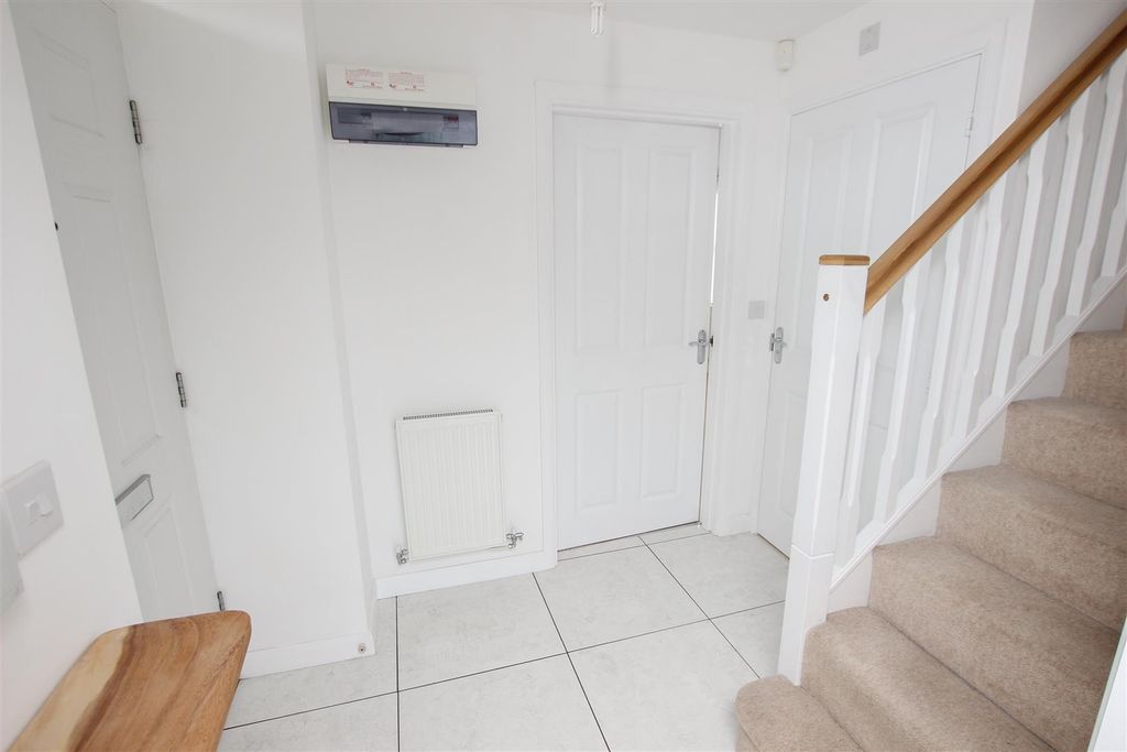 Property photo 2 of 20 Entrance Hall