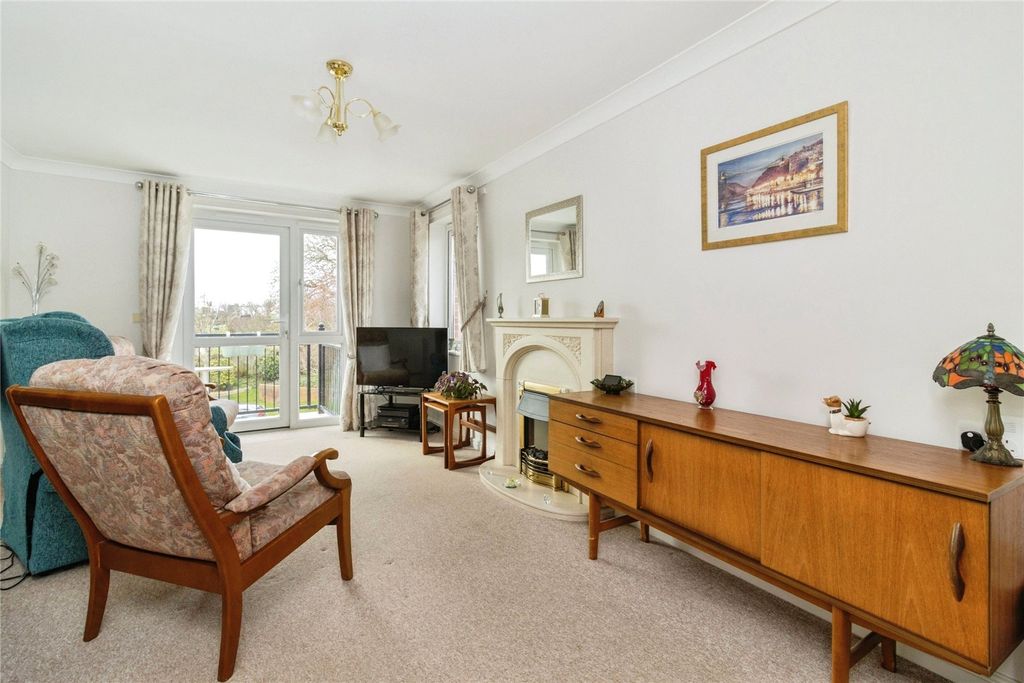 Property photo 3 of 9 Lounge