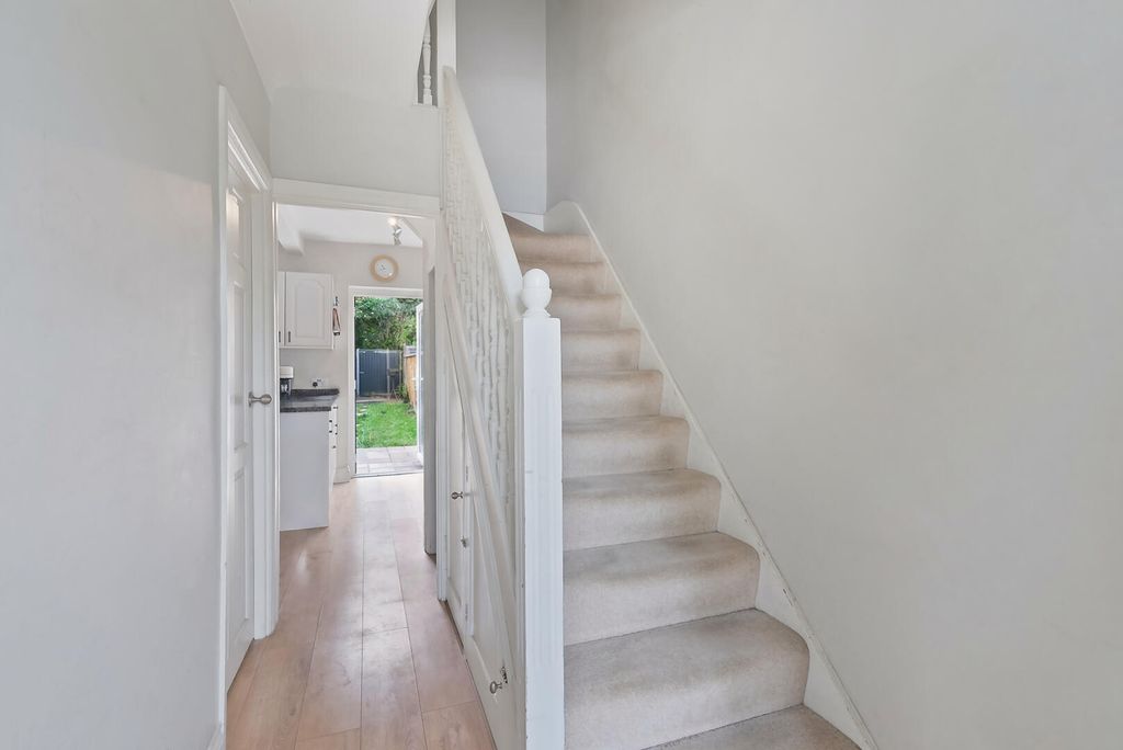 Property photo 3 of 14 Hallway