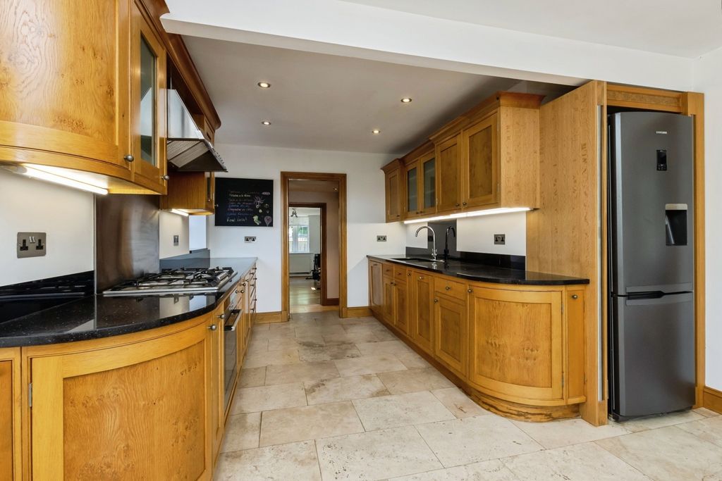 Property photo 2 of 17 Kitchen