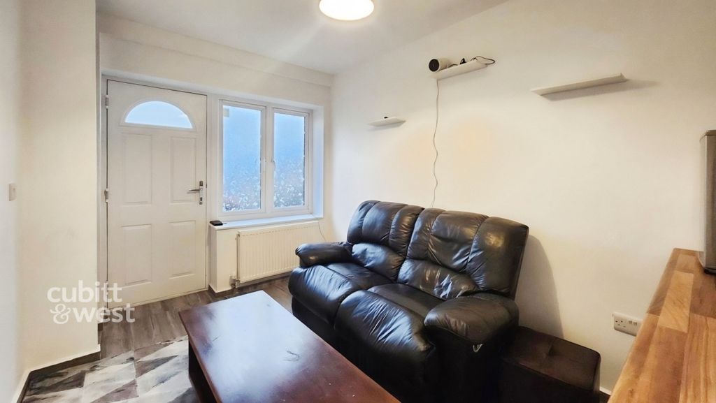 Property photo 2 of 7 825c7Ab5-1