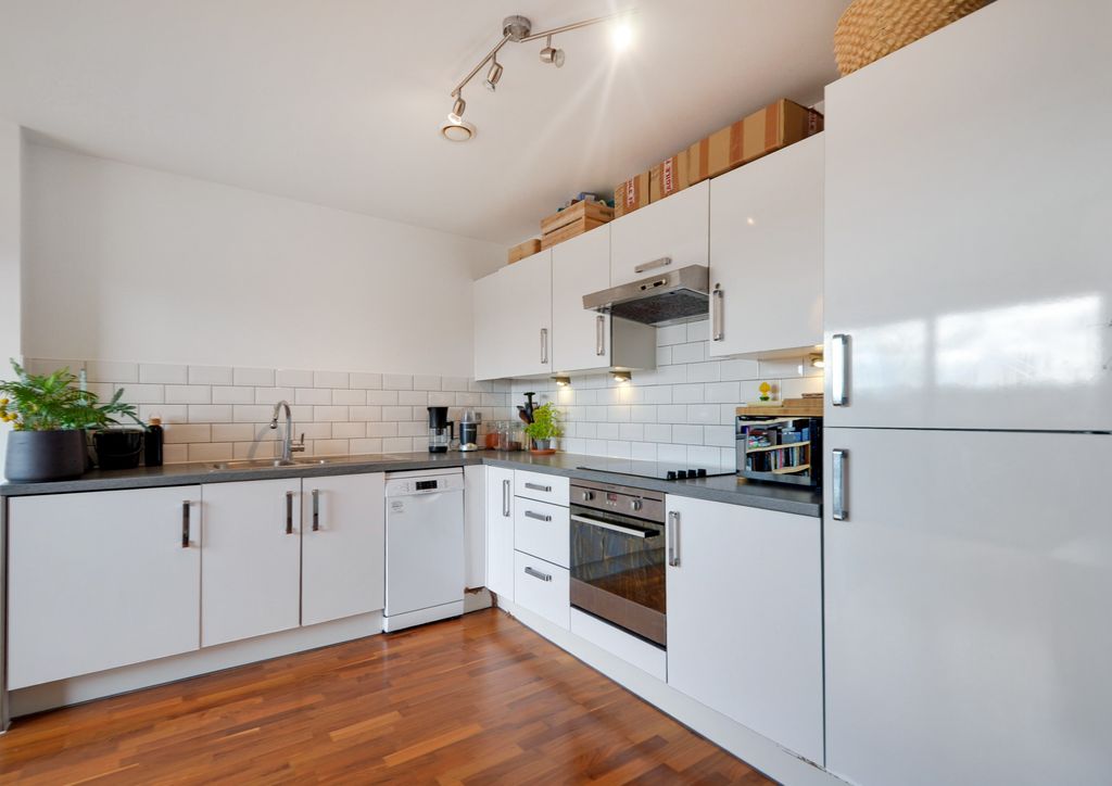 Property photo 3 of 16 Kitchen