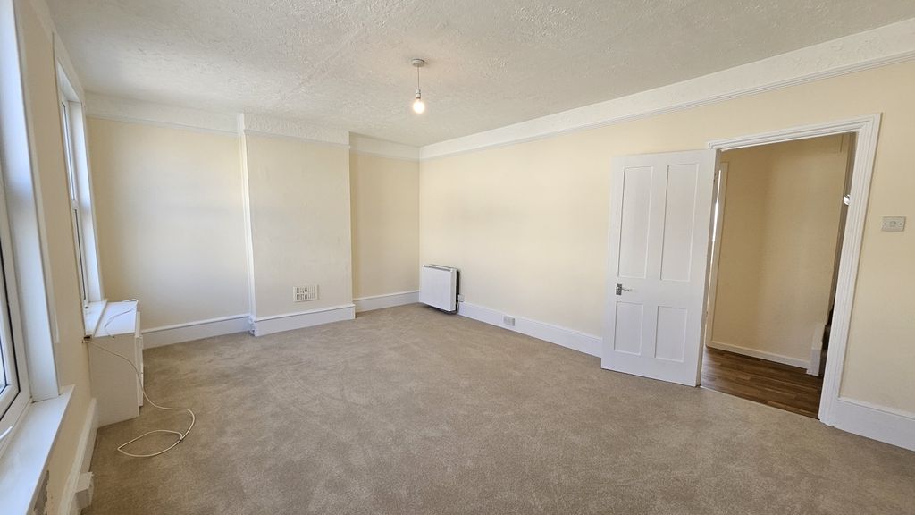 Property photo 2 of 8 2024-07-29 13.41.53