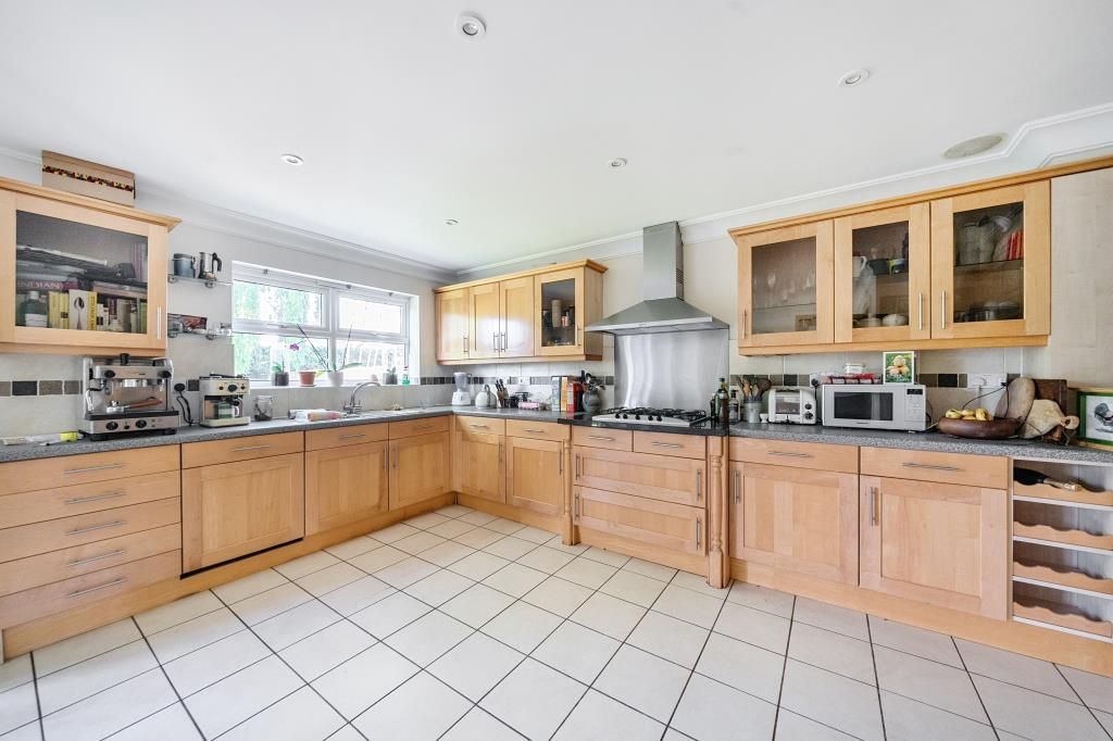 Property photo 2 of 17 Kitchen