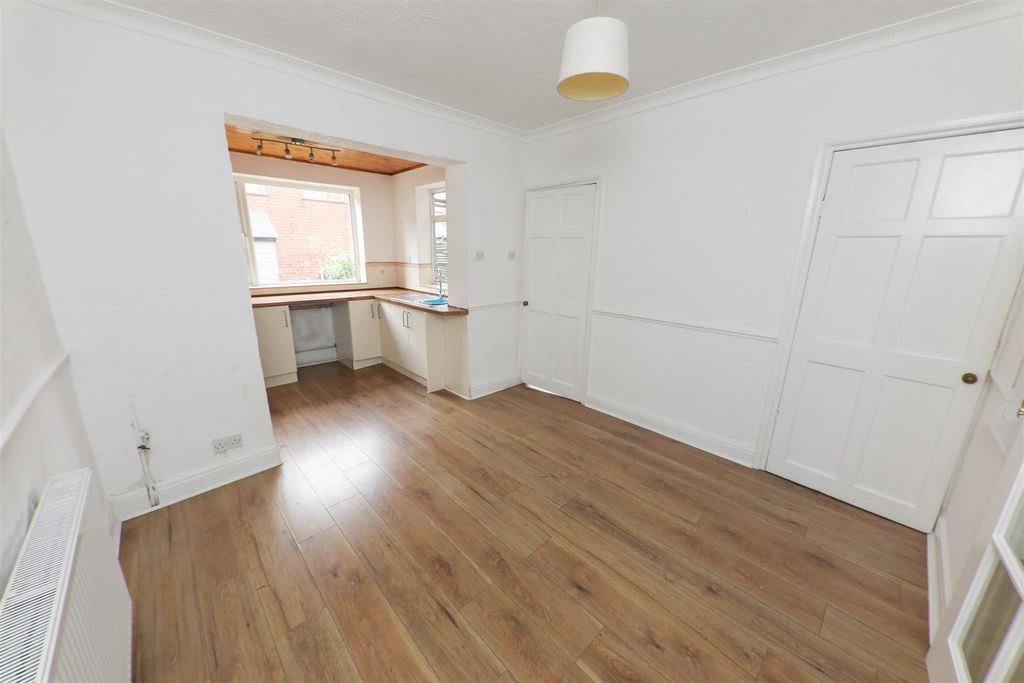 Property photo 3 of 16 Dining Room