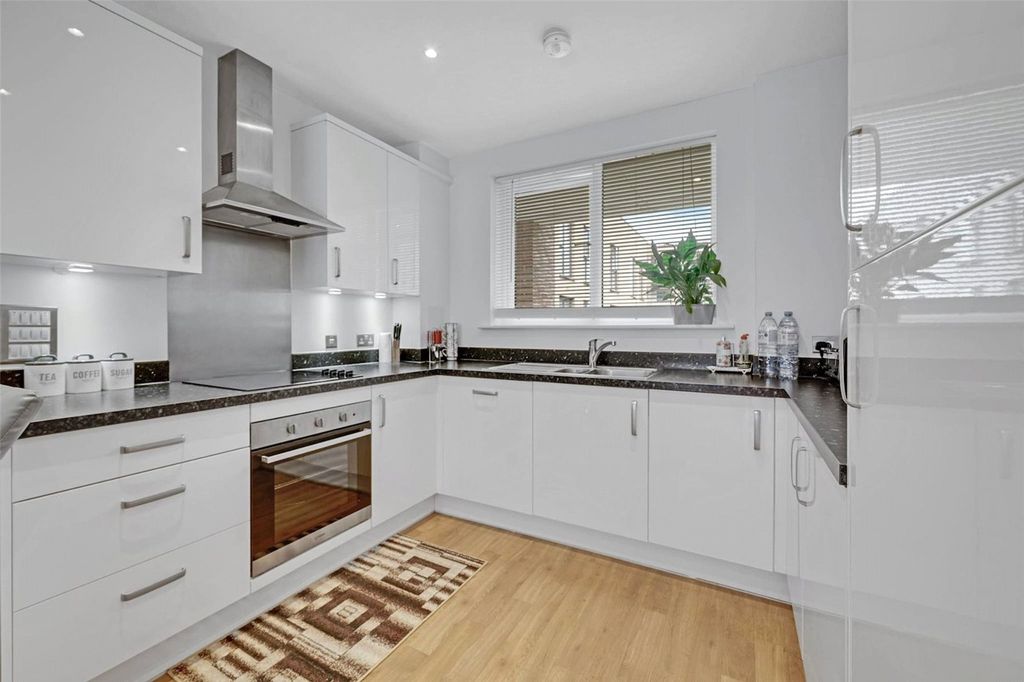 Property photo 3 of 9 Kitchen