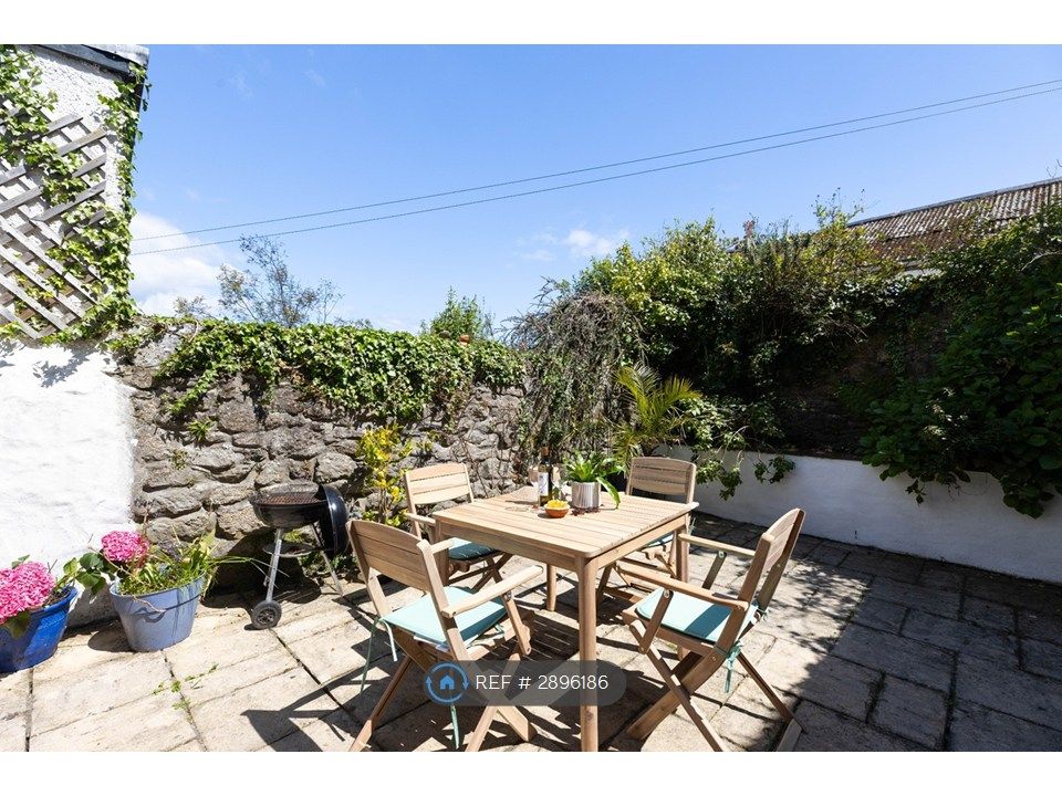 Property photo 2 of 11