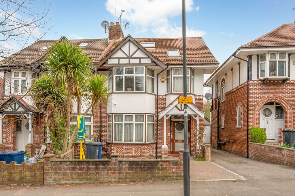 Property photo 2 of 23