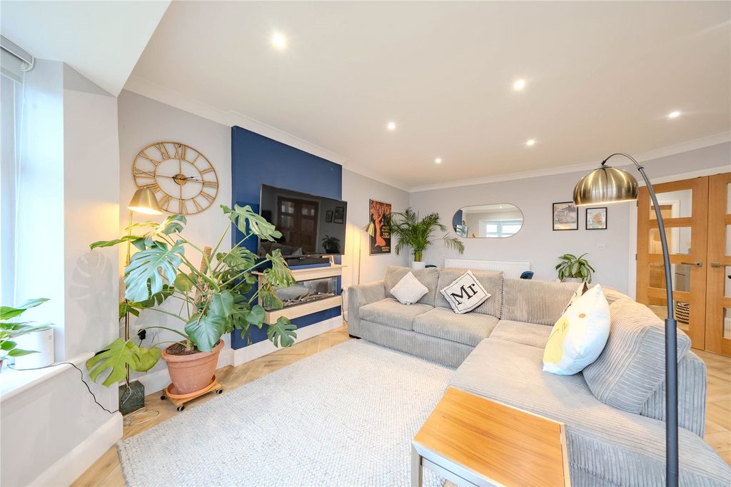 Property photo 2 of 12 Picture No. 29