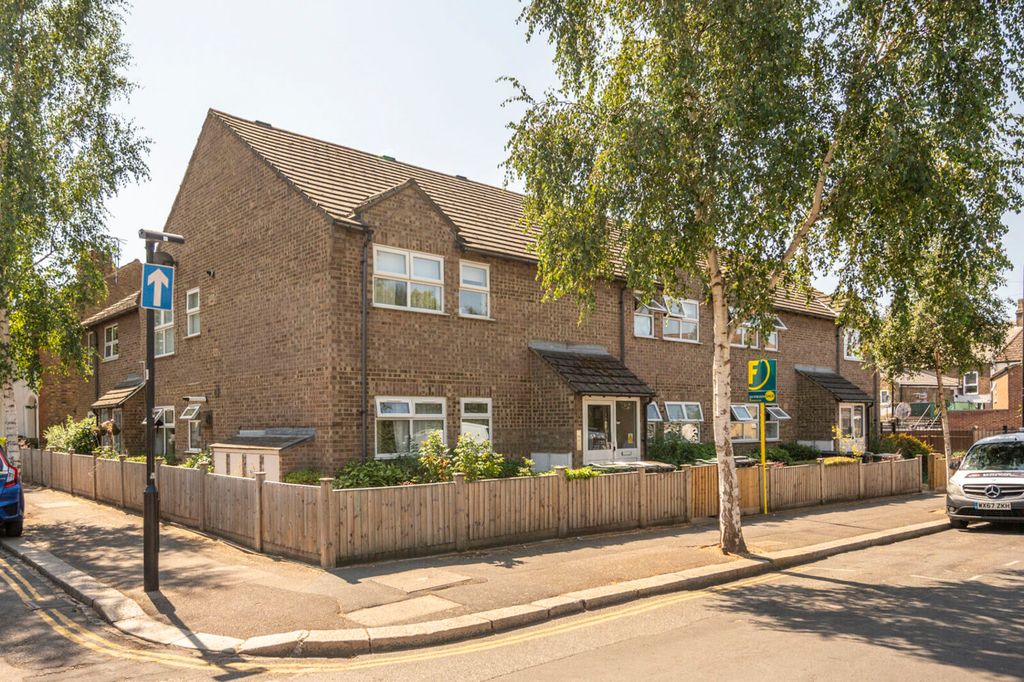 Property photo 1 of 2