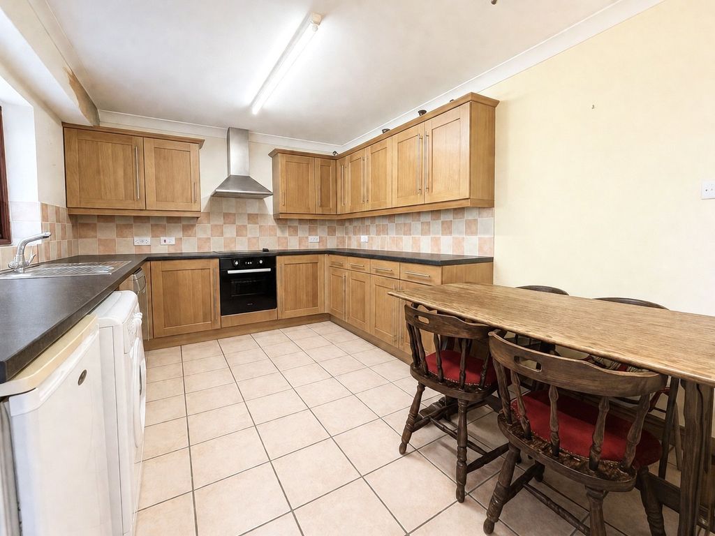 Property photo 2 of 12 Picture No. 11