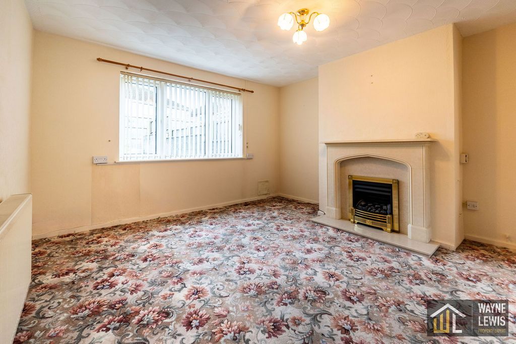 Property photo 3 of 32