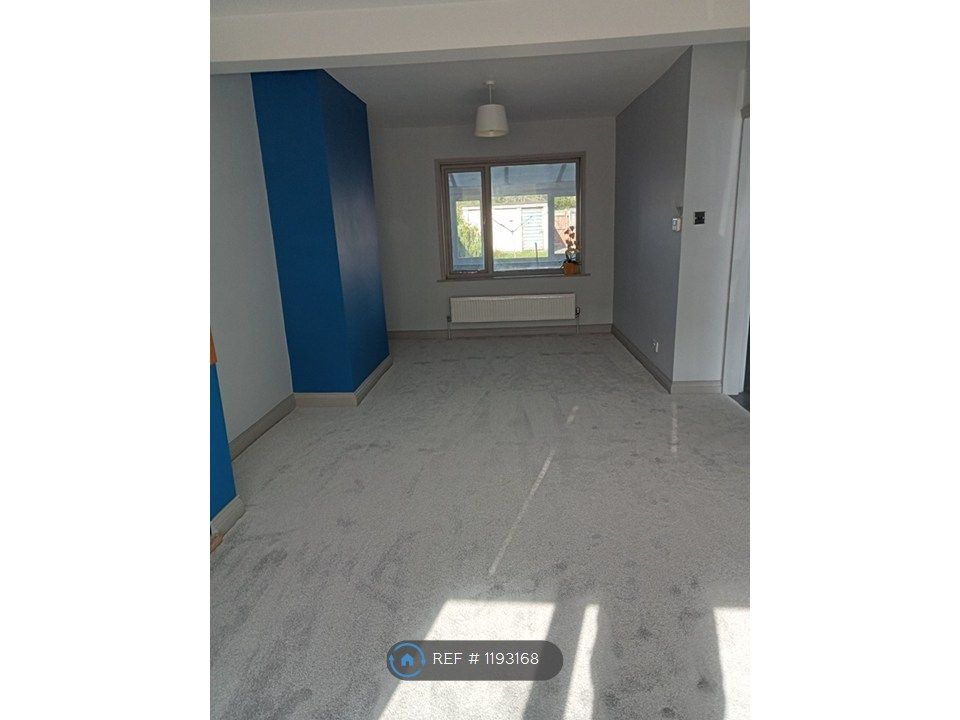 Property photo 3 of 18 Dining Room