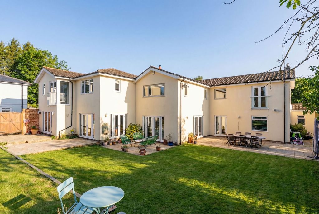 Property photo 2 of 27