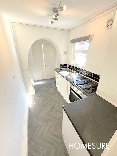 Property photo 3 of 9 Kitchen