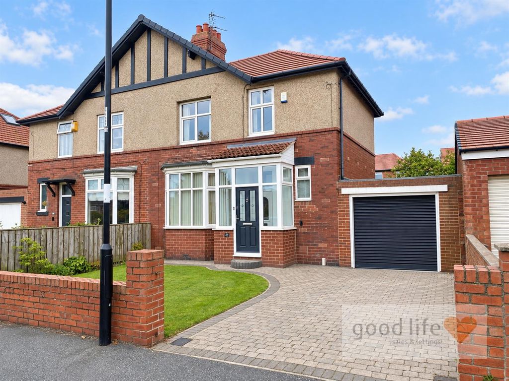 Property photo 1 of 16 20260918_180242891_Ios49 Hunter Terrace.Jpg