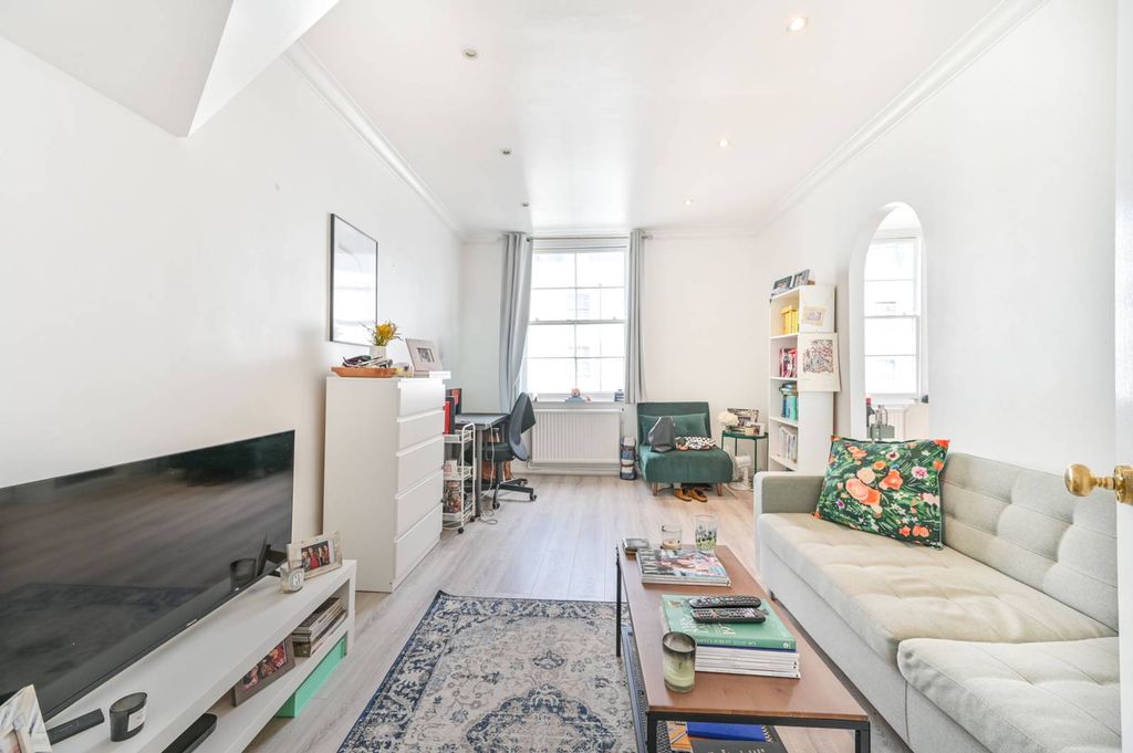 Property photo 2 of 9