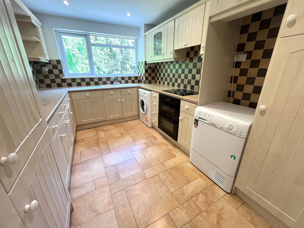 Property photo 2 of 7 Kitchen