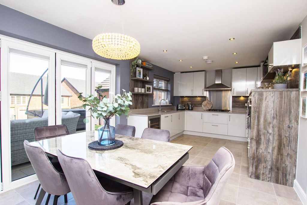 Property photo 2 of 31