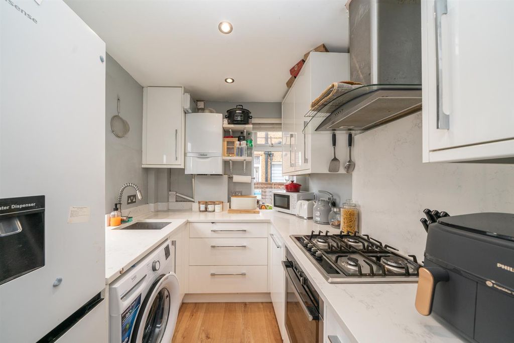 Property photo 3 of 15 Kitchen