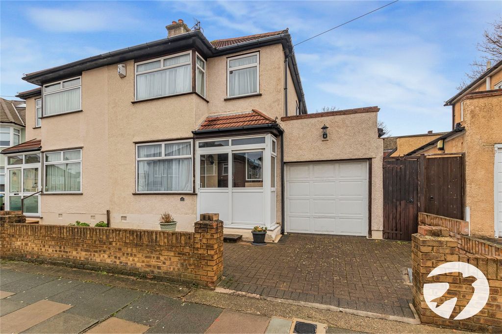 Property photo 1 of 18 External