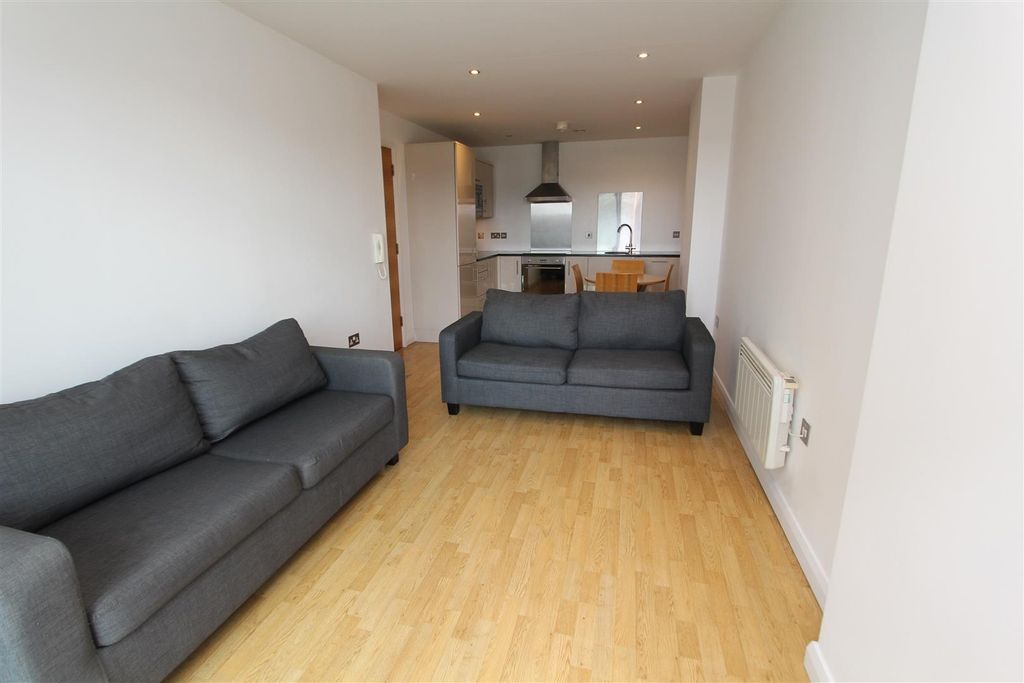 Property photo 1 of 10 Modern Open-Plan Lounge And Stylish Kitchen...