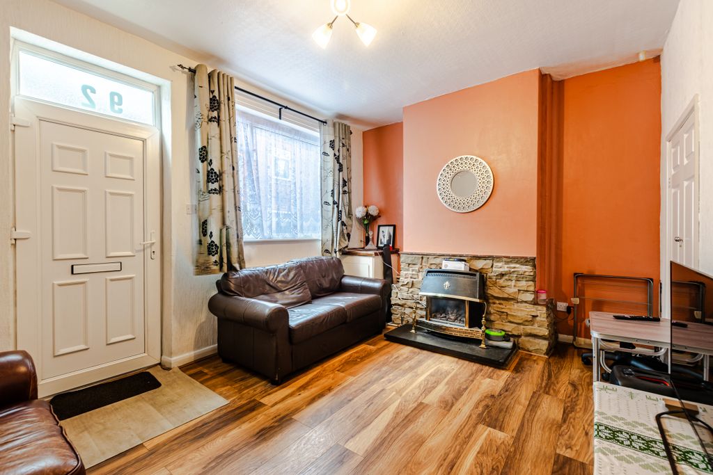Property photo 2 of 16 Lounge1