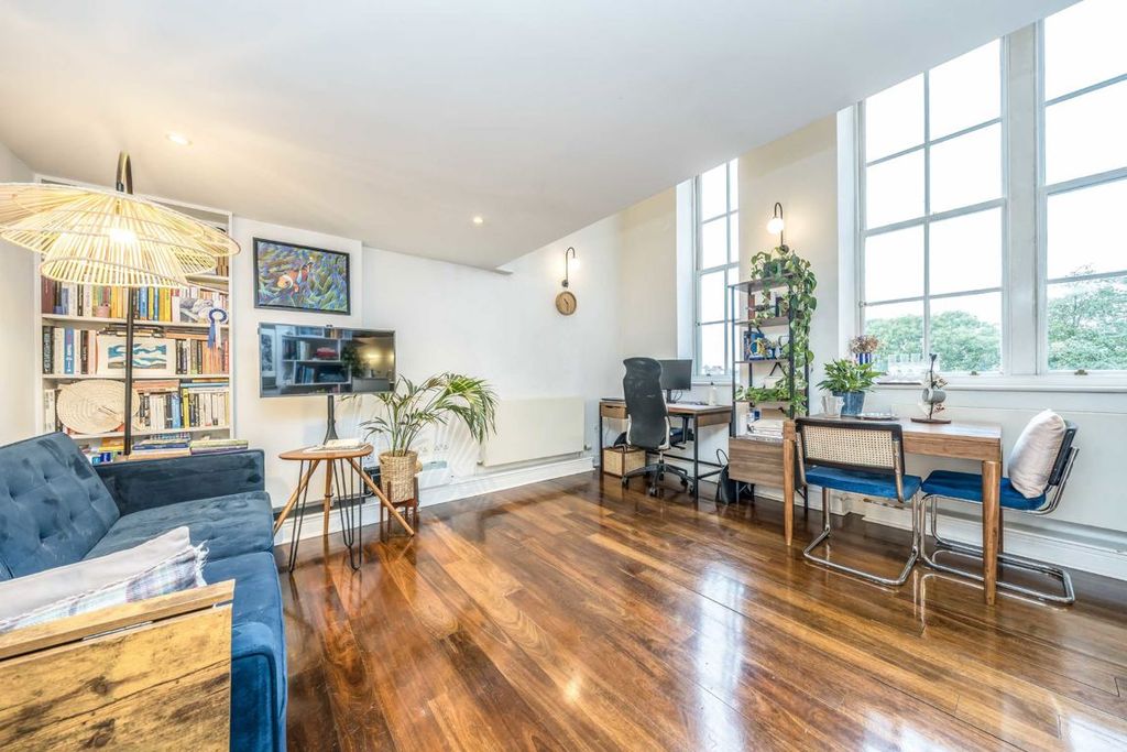 Property photo 3 of 10