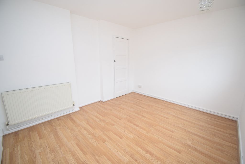 Property photo 3 of 12 Bedroom (2)