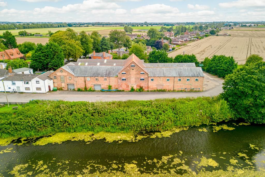 Property photo 1 of 26 Kingsway Tyres (Hubberts Bridge)-1.Jpg