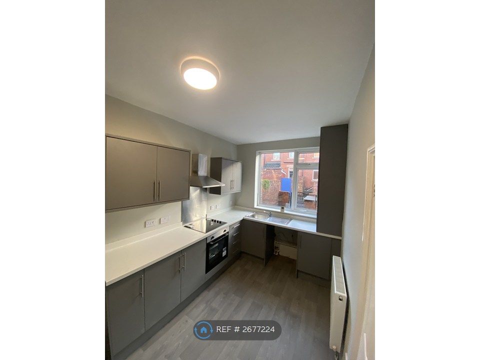 Property photo 3 of 8 Kitchen