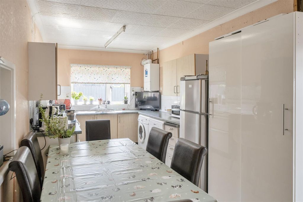 Property photo 3 of 19 Kitchen/Diner