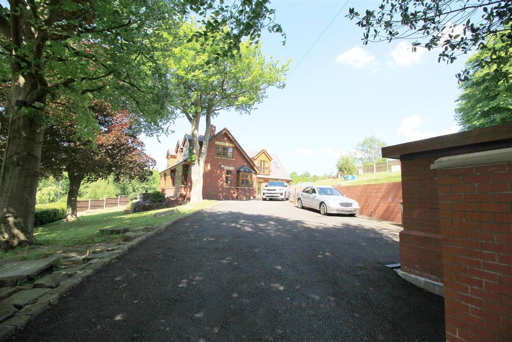 Huddersfield Road, Carrbrook, Stalybridge SK15, 4 bed detached house ...