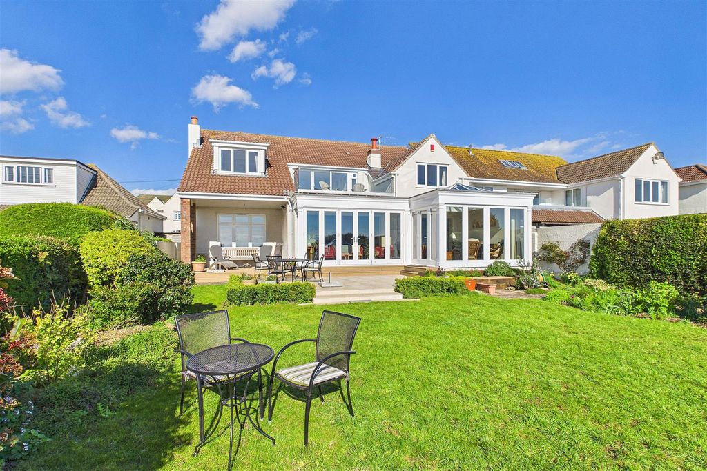 Property photo 1 of 32