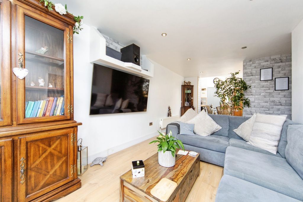 Property photo 2 of 20 Pbox-Img.Jpg