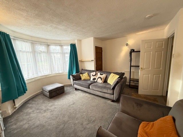 Property photo 3 of 20 Living Room