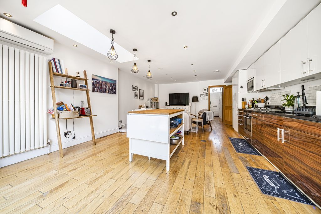 Property photo 2 of 14 989550 (4)