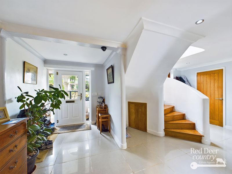 Property photo 2 of 34 Entrance Hall