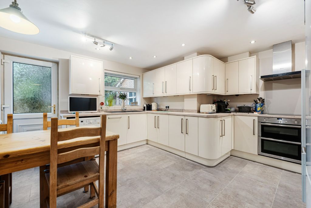 Property photo 2 of 20 4165253