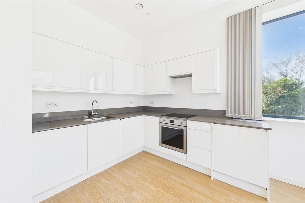 Property photo 2 of 8 Cam02700G0-Pr0276-Still027.Jpg