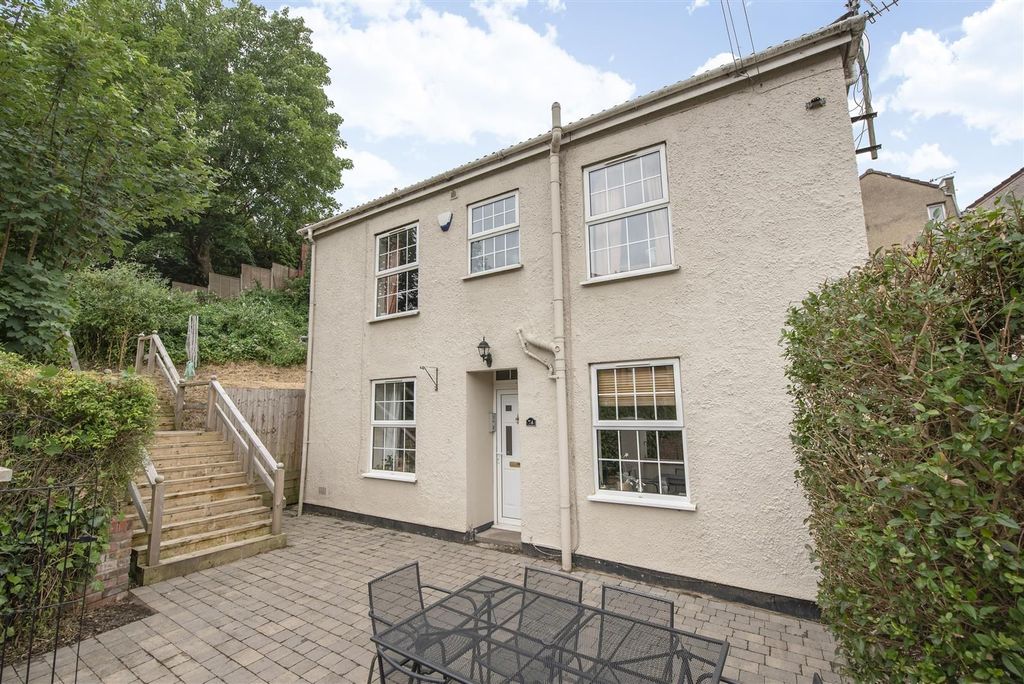 Property photo 1 of 25